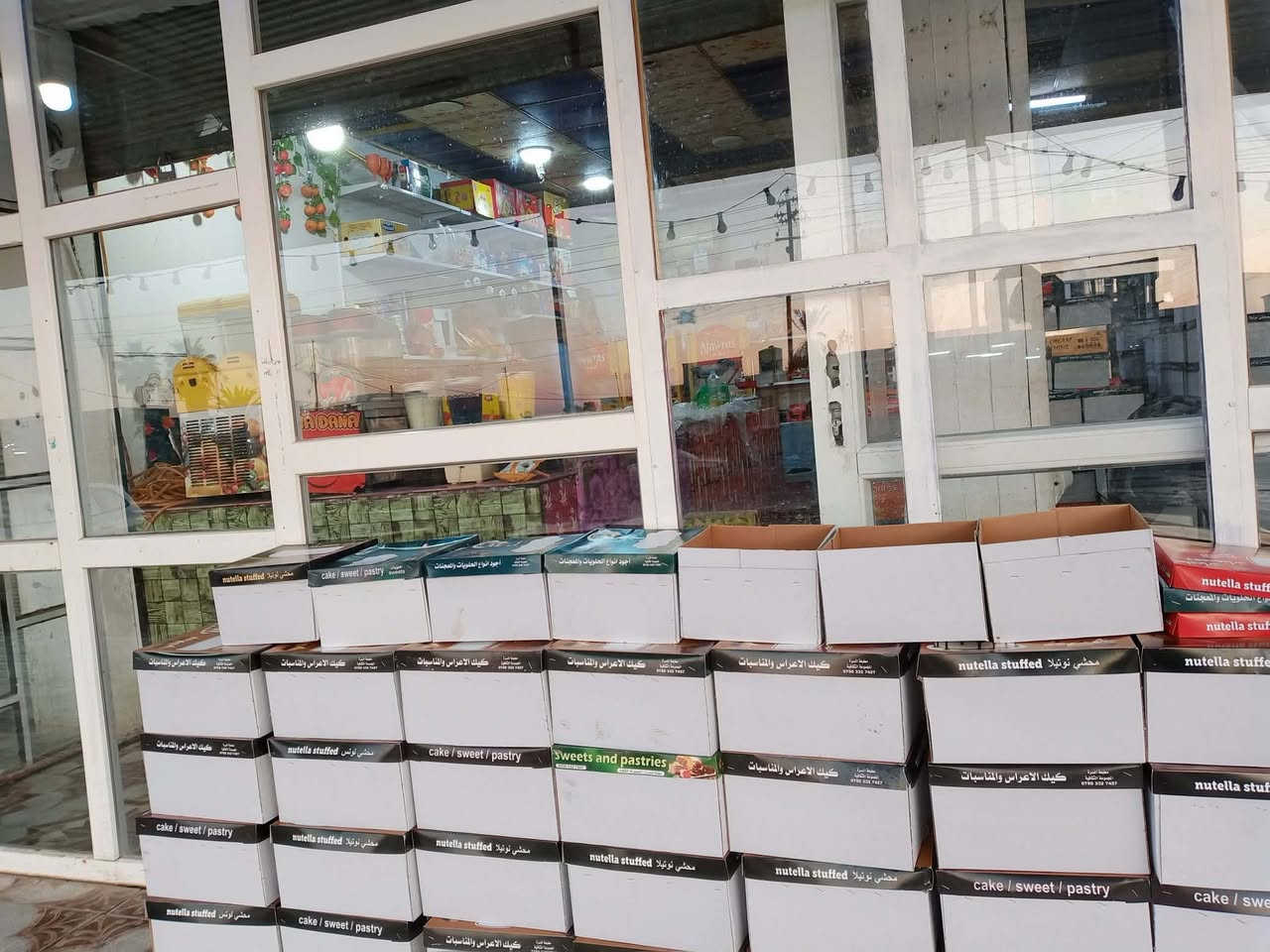 السلام عليكم وصل الان كيك زينه انواع يوجد حجز يوجد توصيل  العنوان تلول ناصر  مرطبات غانم   يوجد مفرد وجمله    ***********
