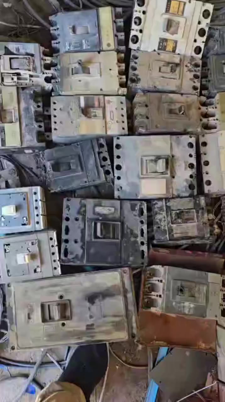 العنده من هاي القطع عارضهن للبيع يراسلني خخاص


**إذا كنت صاحب هذا الإعلان وتريد حذفه لأي سبب، رجاءا أرسل رسالة إلى الدعم الفني**