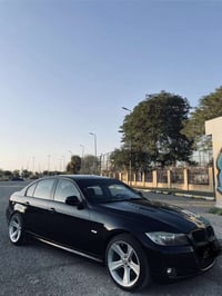 ياالله  E90 2011 325 للبيع  وارد امريكي حادث جاملغ خلفي بدون ايرباك  ر...