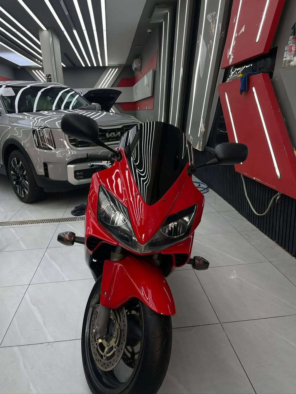 السلام عليكم اللهم صل وسلم على نبينا محمد
للبيع دراجة افوراي
دراجة كارتون 
مكفولة من كفرات بلاد 
اكفلها من كلشي
محرك 600
بانزين محسن 
كهربائيات كلها شغاله
منظومة زنون متكاملة بيهااا
منفيس أوراق كاملة
دراجة بحالة الوكالة 
والحمدلله درجه مال جناي 
الشراي يتصل اويراسلني واني خادم 
مكاني بغداد الشعب تقاطع عدن 
رقمي ***********
