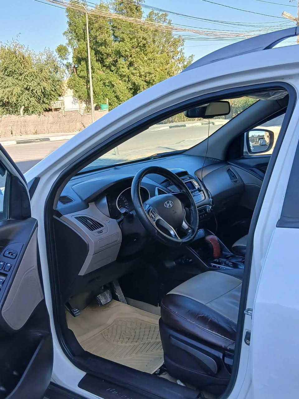 سلام عليكم سياره نوع توسان السياره خلجيه مديل 2013 مكفوله كير مكينه حداديه تخم تاير السياره مكينه 2000 دوش السياره مكفوله من ضربه وتبديل لغود شواصي مكفولات السياره بيه رشات كلير بدون دواخل السياره حلوه وجديده تحويل مباشر السعر 113 وبيه مجال بصيط كلش العنوان كربلاء انتصال فقط ***********رجان بس بيع

