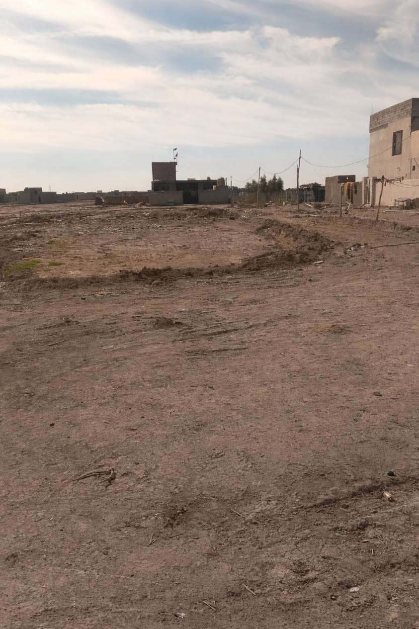 السلام عليكم
قطعه ارض زراعي سند 25 مساحه 348 متر  القطعه ركن
واجهه القطعه 14 ونص متر  والنزال 24 متر   بيه قرار محكمه تبعد عن الشارع التبليط 15 متر سعر القطعه 22  وبيها مجال رقم الهاتف / *********** / ‏‪0771 701 0516‬‏
