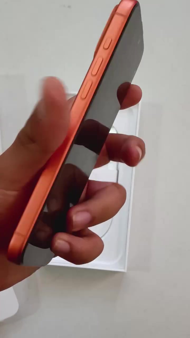 السلام عليكم
📱 للبيع: آيفون 17برو ماكس "iPhone 17 Pro Max "📱
الجهاز بحالة ممتازة جداً وشبه جديد، كامل ملحقات 

(كارتون /شاحنة بيلكن(35واط بعدها بالضمان) /گفر اصلي)

💡 التفاصيل/
 الموديل: iPhone 17 Pro Max

 الذاكرة: 256 جيجابايت (256GB)

 نسبة البطارية: 99% 🔋

 عدد دورات الشحن: 148 دورة فقط 🔄

 نسخة الجهاز: النسخة اليابانية (شريحة إلكترونية eSIM)
 🛑الجهاز نظيف نظافة 100‎%‎ مثل ما موضح بالصور

📍 المكان: بابل / الحلة

💵 السعر/1725 الف (مليون و 725الف )


**إذا كنت صاحب هذا الإعلان وتريد حذفه لأي سبب، رجاءا أرسل رسالة إلى الدعم الفني**