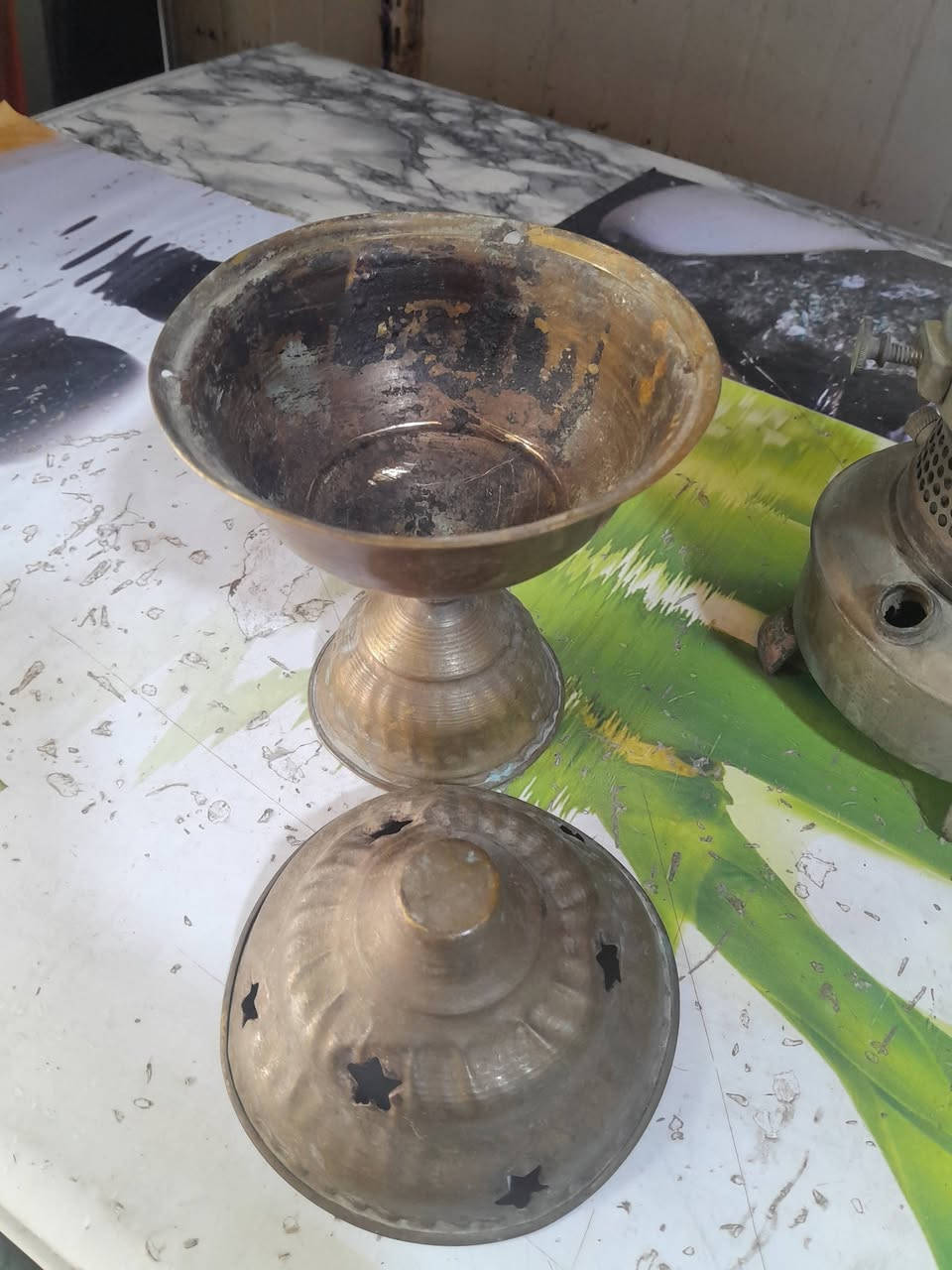 سماور ومبخره نحاس التفاصيل بل فديو. السماور ٣٠ سنم.  والمبخره  ١٨ سنم تقريبا


**إذا كنت صاحب هذا الإعلان وتريد حذفه لأي سبب، رجاءا أرسل رسالة إلى الدعم الفني**