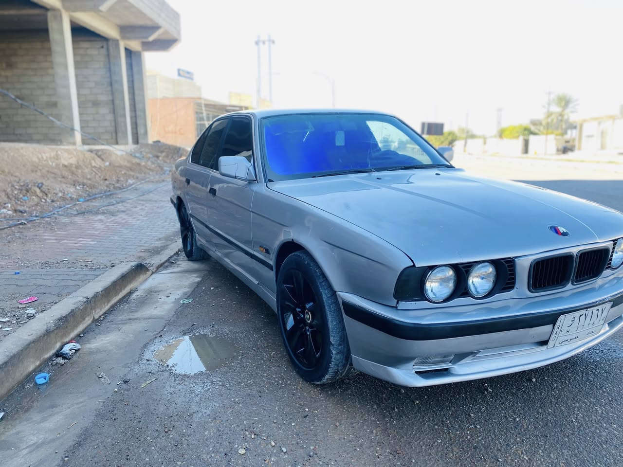 السلام عليكم بيم 525
موديل 91

كير محرك صدري كفاله
صبغ جماليه
تخم تاير جدد 
تبريد 
رقم بغداد مشروع وطني 
تحويل مباشر 
المكان بغداد 
السعر 55 بيه مجال
***********
***********
