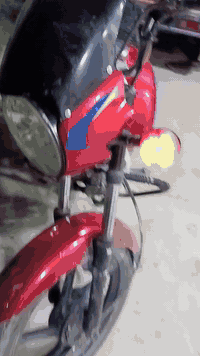 بوكسر للبيع مستعجل بدون أوراق أوراقه ضايعه موديل 20 للتواصل ٠٧٨٠٤٣٧١٥٧...