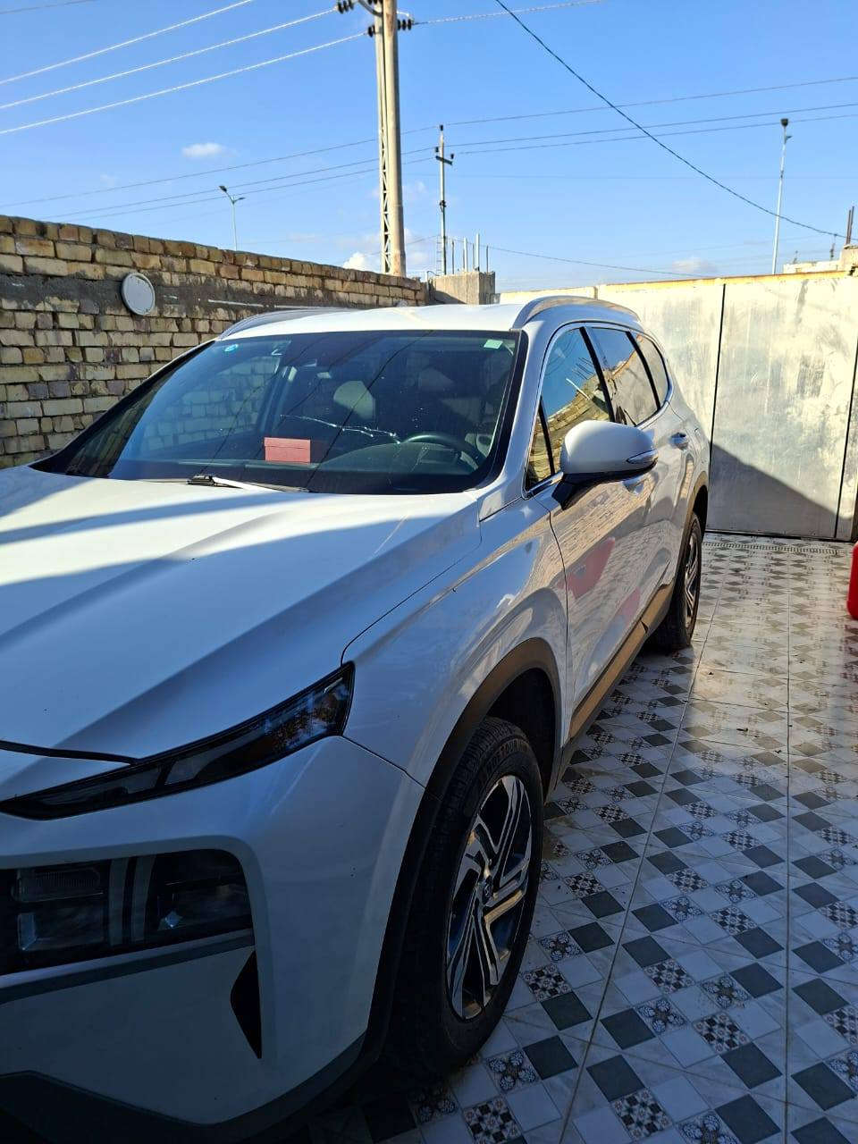 هيونداي سنتافي 2023 

 حادثها  جاملع امامي جهه الراكب وبارد بالباب الخلفي
بدون ايرباك 
 
ماشية : 50 الف كيلو 

المواصفات :
محركها 2500 " 
  
 تشغيل بصمة +بصمات ابواب
_كامرات 
 حساسات و رادرات  
رادار امامي خلفي توقف ذاتي رادار جانبي تنبيه و نقاط عمياء
شاشة كبيرة  
مع نظام شحن وايرلس للهاتف + كار بلي 
 اربع انظمة قيادة (سبورت ،كومفورت ، ثلجي ، سمارت)
هاند بريك بصمة 
تخم تاير جديده
كير + محرك مكفول
  
علماً أن السياره بدون رقم
تترقم جميع المحافظات

العنوان /؛ذي قار _ قضاء النصر

السعر / 220 وبيها مجال بسيط

السياره نظيفه جداً واحلى من الصور ع وضع الشركه استخدام شخصي

رقم الهاتف/ ***********
