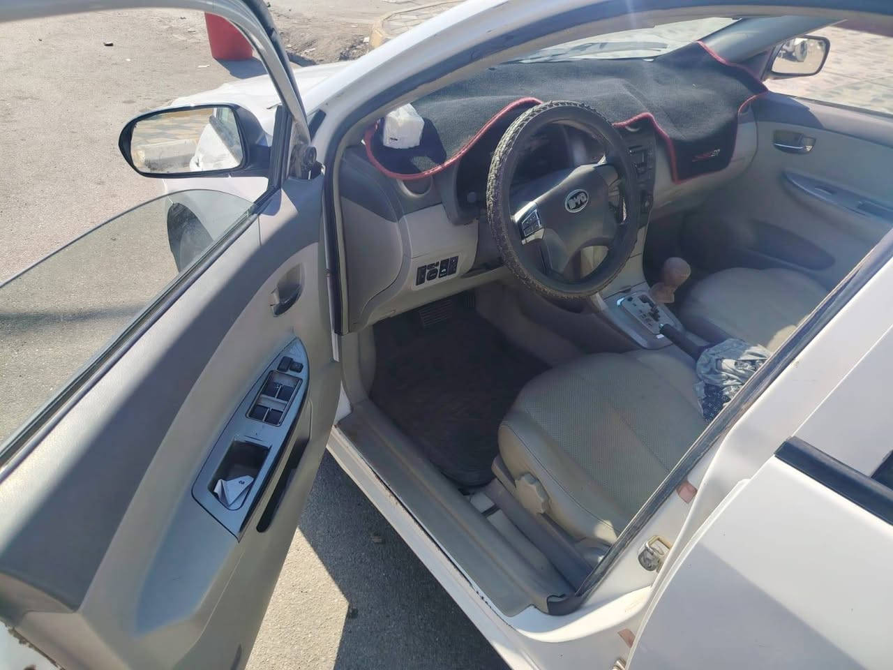 سلام عليكم بي واي دي  جي ثري  موديل ١٣ بصمه   فتحه  بل قماره حره مداور ثاني يوم راعيه يمي سنويه نافذه مكينه كير مكفولات حداديه تخم تاير  كهربائيات كله شغاله  كشر مكفول بس رشه بدوس وبارد قليل  مكاني ناصريه قضاء رفاعي سعر ٤٥وبيه مجال. ***********
