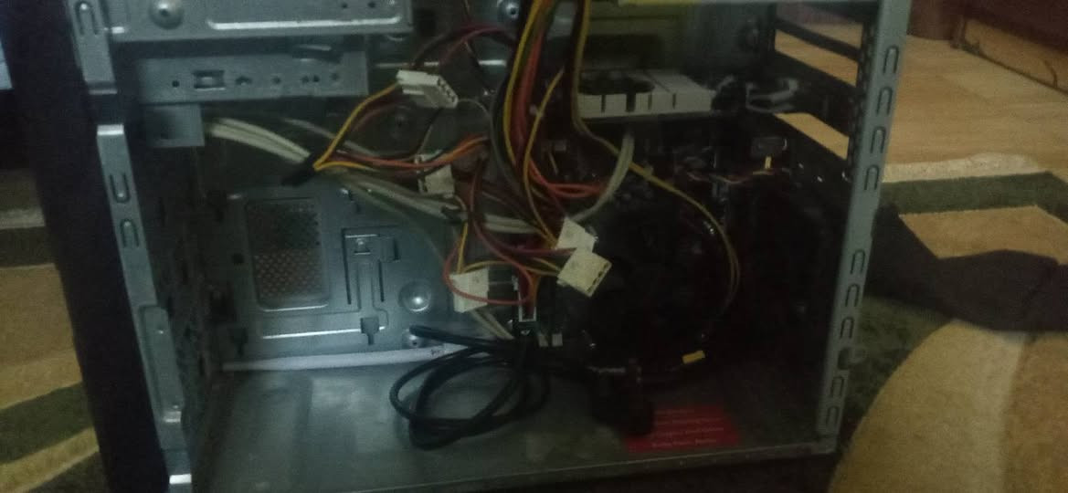 السلام عليكم كيس للبيع كامله وياها كيبل بور السعر 85 الف وياها هارد SSD 128gb معالج i5 جيل ثاني ومبدللها معجون حراري وتشغل العاب خفيفه والمواصفات الباقيه على الخاص وإذا عندك لابتوب i5 جيل ثاني اخذها مراوس للاستفسار كثر واتساب *********** واتساب
