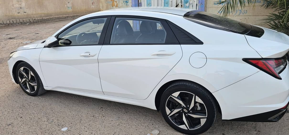 هونداي افانتي 2021 أربيل سنويه ل 28 وارد كوري بصمه تشغيل  عن بعد مكينه 1600 دبل نوزل مصبوغه حزام بكوريا كفاله من المعجون والضربه ما عدا بالصندوق ضربه بالعراق معدله بارد مكان السياره ب البصره السعر 128 وبيه مجال ***********
