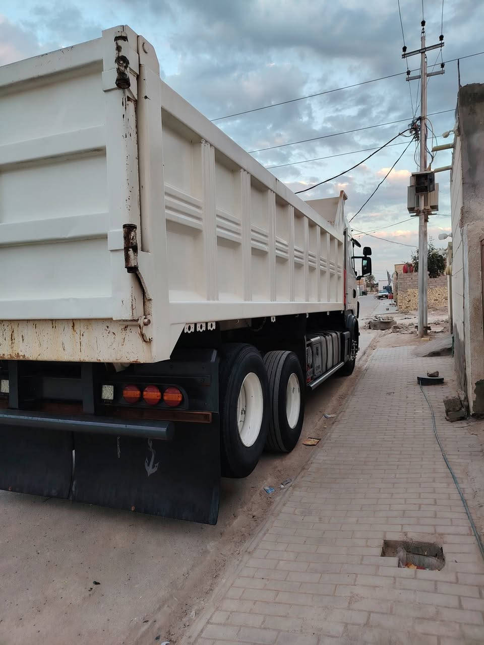 للبيع موديل ٢٠٠٦ بسمي لل٢٠٣٠ رقم نكليزي
تخم تاير مكينه كفاله ٨ نجكتر  ٦٢٠R 
الشاصي مكفول حته من الصبغ
قماره مكفوله خلفي مامي جوبلس كير كوبره ٣ب٣
بدي تفصال تدفه تبريد بل سنويه قلاب
سياره ع وضع الشركه برغي  ماعايزه
بريك كله دسك  ***********
 السعر ٣٨٥ بيه مجال بصيط
