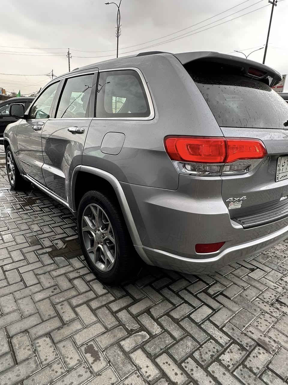 Jeep Grand Cherokee Limited 2021 Silver 3.6L vin:
بدون حادث 
تشغيل بصمة   السعر22500$
جنطة كهرباء
ويل 20 
حساس خلفي 
كامرة360
كراسي جلد
4*4
تحكم مقود
وباقي المواصفات الاخرى لاستفسار ‭٠٧٧١ ٢٤٣ ٠٤٧٨‬
