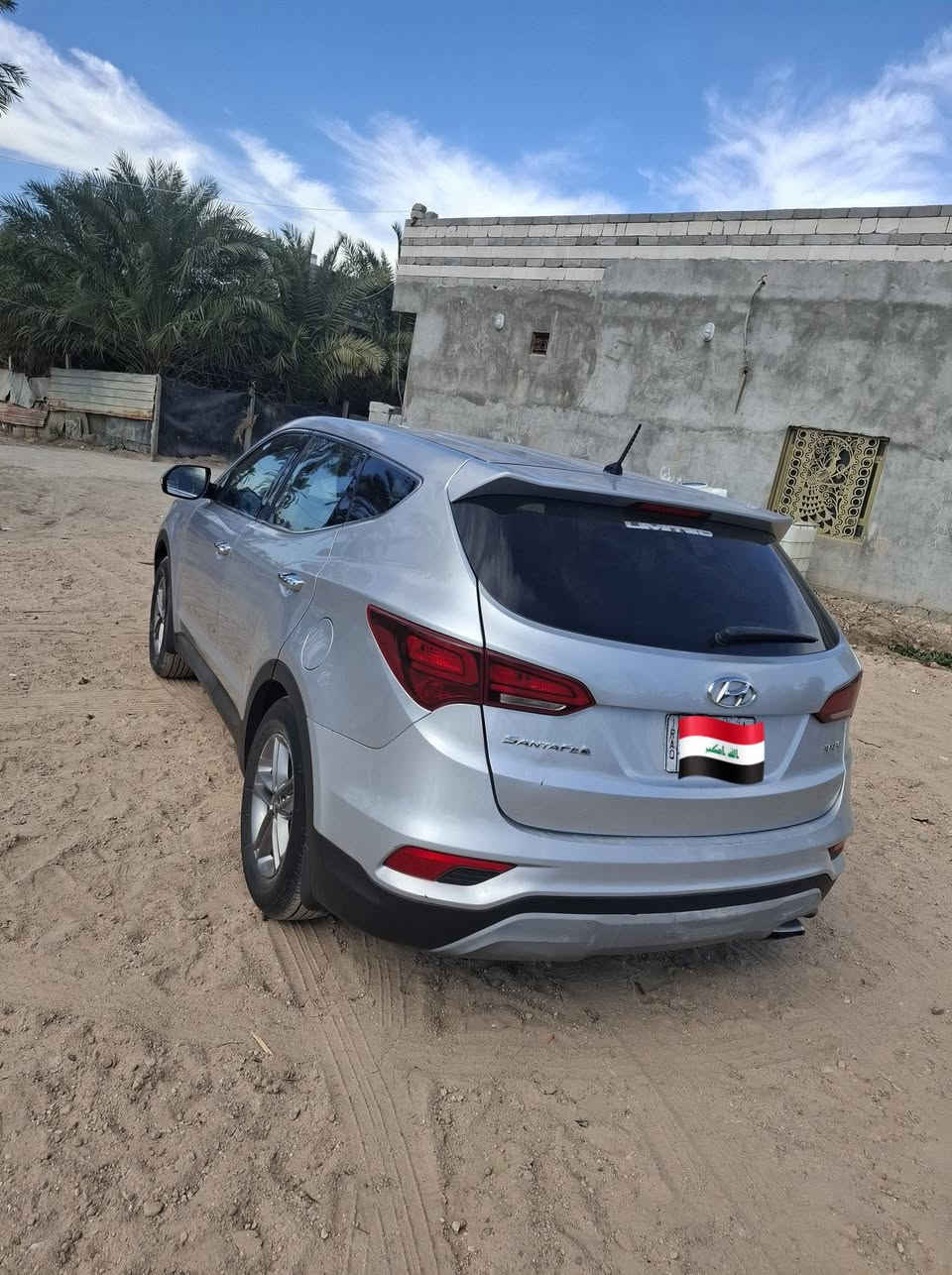 السلام عليكم سنتافي ٢٠١٨ وارد أمريكي ٥ راكب لسياره جاهزه من تبريد تدفهه كهربايات كلهه شغاله مكينه كير خير من الله رقم بغداد بسمنه سنويه ل٢٨ المكان بصره قضاء المدينة *********** السعر ١٥٠ وبيهه مجال
