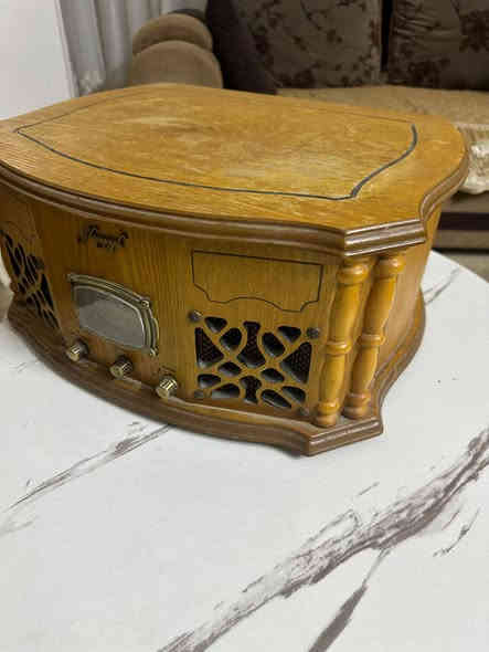 مسجل راديو انتيكا اسطوانة الاسطوانة غير شغالة الراديو فقط شغال السعر ٩٠ الف دينار ***********
