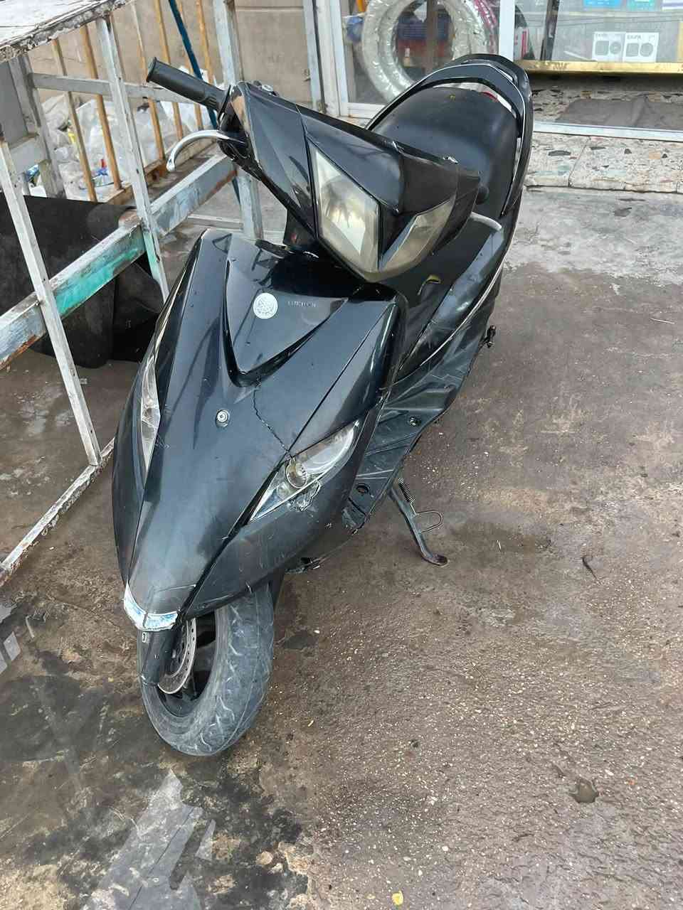 سلام عليكم ثعلب جيتي آر شغاله سلف هندر كفرات نضيفه بس امامي بي كسر كوم حديد تجفيت جديد بس دراجه بيها مشكله بسيطه من امشي بيها تطفأ وترجع تشتغل بس إذا واكفه ماتطفا مكينه ناعمه شاداها كابريتر جديد  مكفوله سرقه أوراق كامله مكاني بغداد رقم *********** اكرر كوم حديد لحد يكلي شبيها سعرها ٣٠٠
