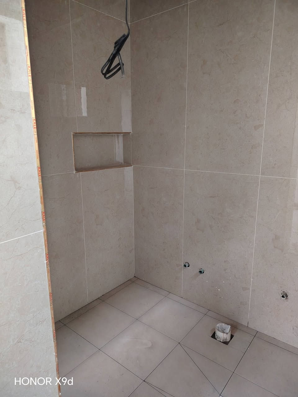 خلفة سرميك درجه اولى مرمر كاشي بورسلين الواح جدران وأرضية وجهات شغل 
 درجه اولى التزام بلعمل واسعار مناسبه متفرع في بغداد ***********
