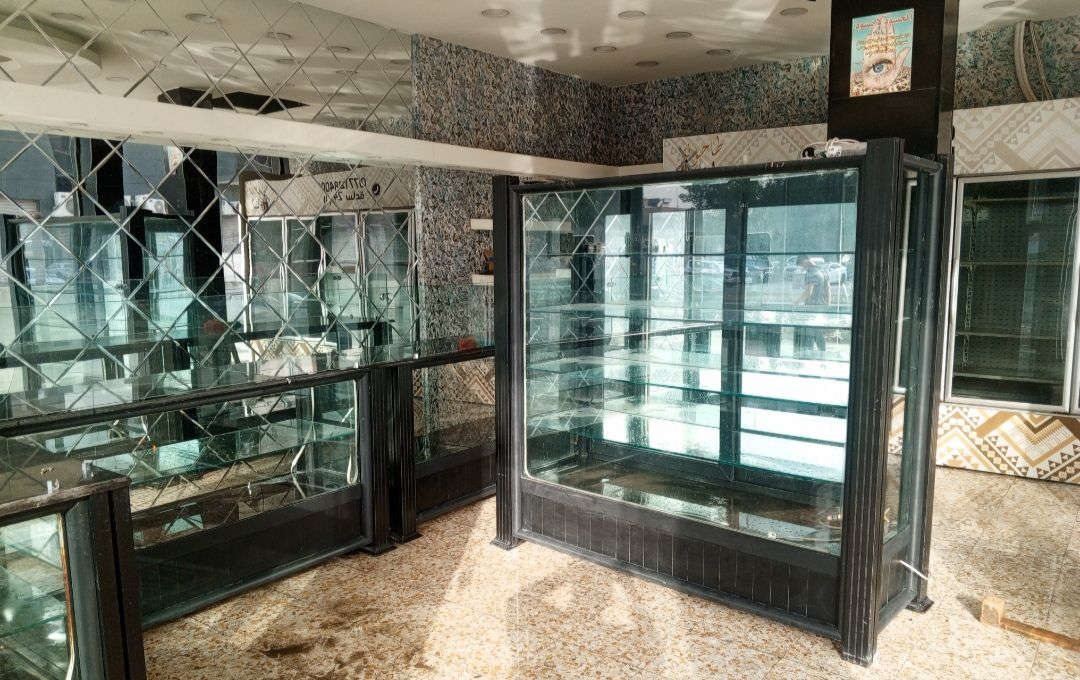 السلام عليكم من رخصة المدير الكروب المحترم 
عارضات معرض للبيع للبيع تركي ثقيل مكاني شارع فلسطين الاستفسار اتصل *********** واتساب
