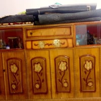 بوفيه البيع جديده سعر 300وبيه مجال رقم الهاتف  07708287836