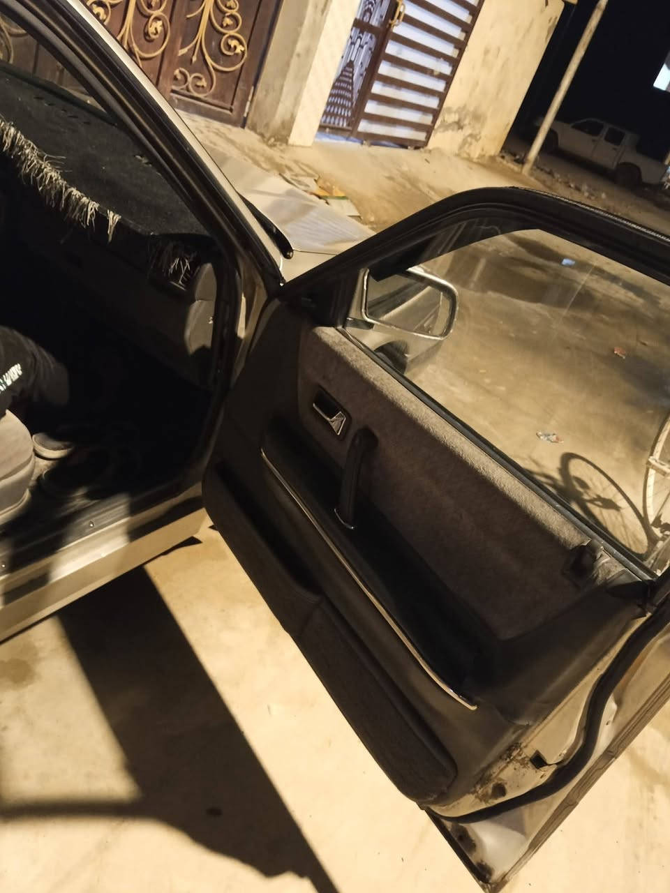 السلام عليكم ورحمه الله وبركاته 
مازدا موديل 90 
سيارة ابلادية وجديدة 
تخم تاير وباتري جديد 
صدر خلفي امامي جديد 
رقم كركوك انكليزي بسمي سنويا 31 
مكينه 12بخ 
جام كهربائي 
العنوان ديالى بعقوبة مقابل مجسر المفرق 
السعر 38وبيها مجال للطيبين 
***********
