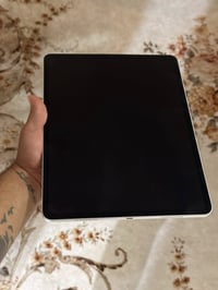 ايباد m1 حجم 12.9 ذاكره 256  بطاريه 79   07748071171