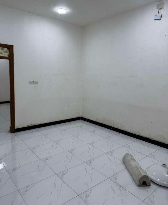 بيت للايجـار في حي بغداد تسليم مفتاح
يحتوي غرفتين صاله ديوانيه ملحقات
اجار600 📞 *********** 📞
