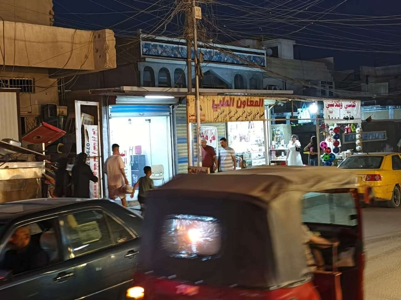 من رخصة الادمن🌺
محل للايجار في المواصلات ( الشرطة الخامسة )
 مقابيل معهد الربيعي وصيدلية الغزة ... في الفرع الي مقابيل مجموعة المصطفى .... مقابيل مخبز الجوادين بالضبط وبالقرب من افران العامري   

تنويه: لا يؤجر المحل كمطعم او مشويات او مرطبات .

المحل يحتوي على: 
جامخانة زجاج + سقف ثانوي + ماء تانكي + مجاري ( مغسلة). 

فاتورة الماء والكهرباء مدفوعة مع الايجار. 
خط سحب واصل (مولد) مربوط واصل للمحل.

سعر الايجار ٢٠٠ الف. 

للإستفسار يرجى التواصل على الهاتف: *********** - ابو مصطفى
