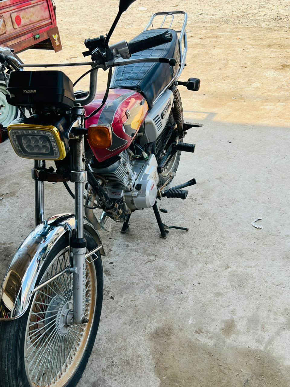 سلام عليكم تايكر موديل 23 اوراق اصولي بيه خيط تبخير عنواني حله طهمازيه ***********سعر 500 بيه مجال
