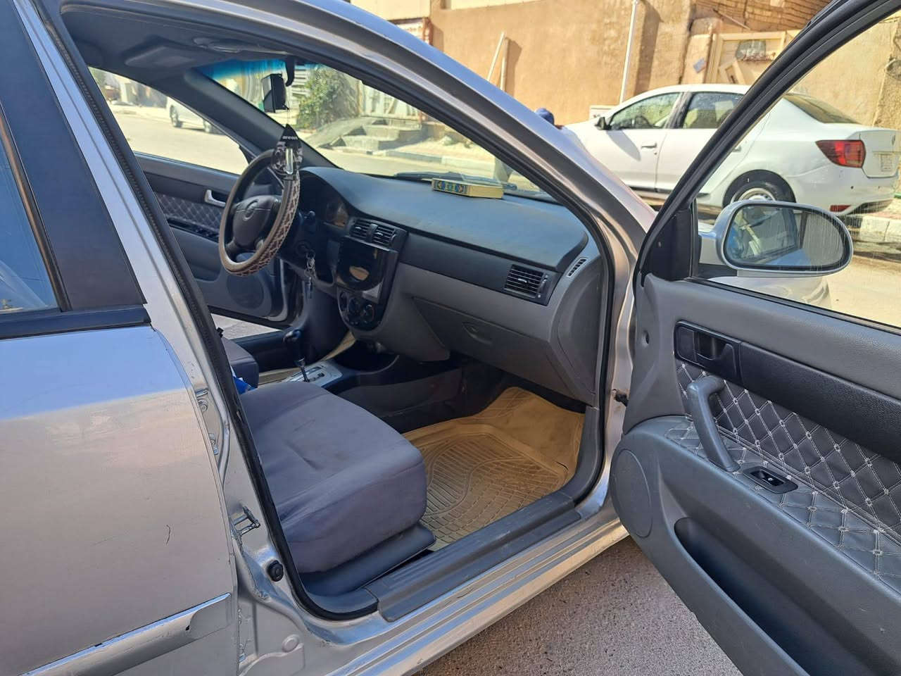 الـسـلام عـلـيـكـم
اوبترا 2008 رقم كربلاء انكليزي 
المكاتبةتكون مع مالك السيارة ابو السنوية حجم1800 نظيفه جدا جاهزة كلشي بيها شغال تحكم ستيرن مرايات گير محرك مكفول حادثها باب الصدر فقط 
السعر 65 وفيها مجال بسيط 
 للاتصال والواتساب على الرقم
***********
