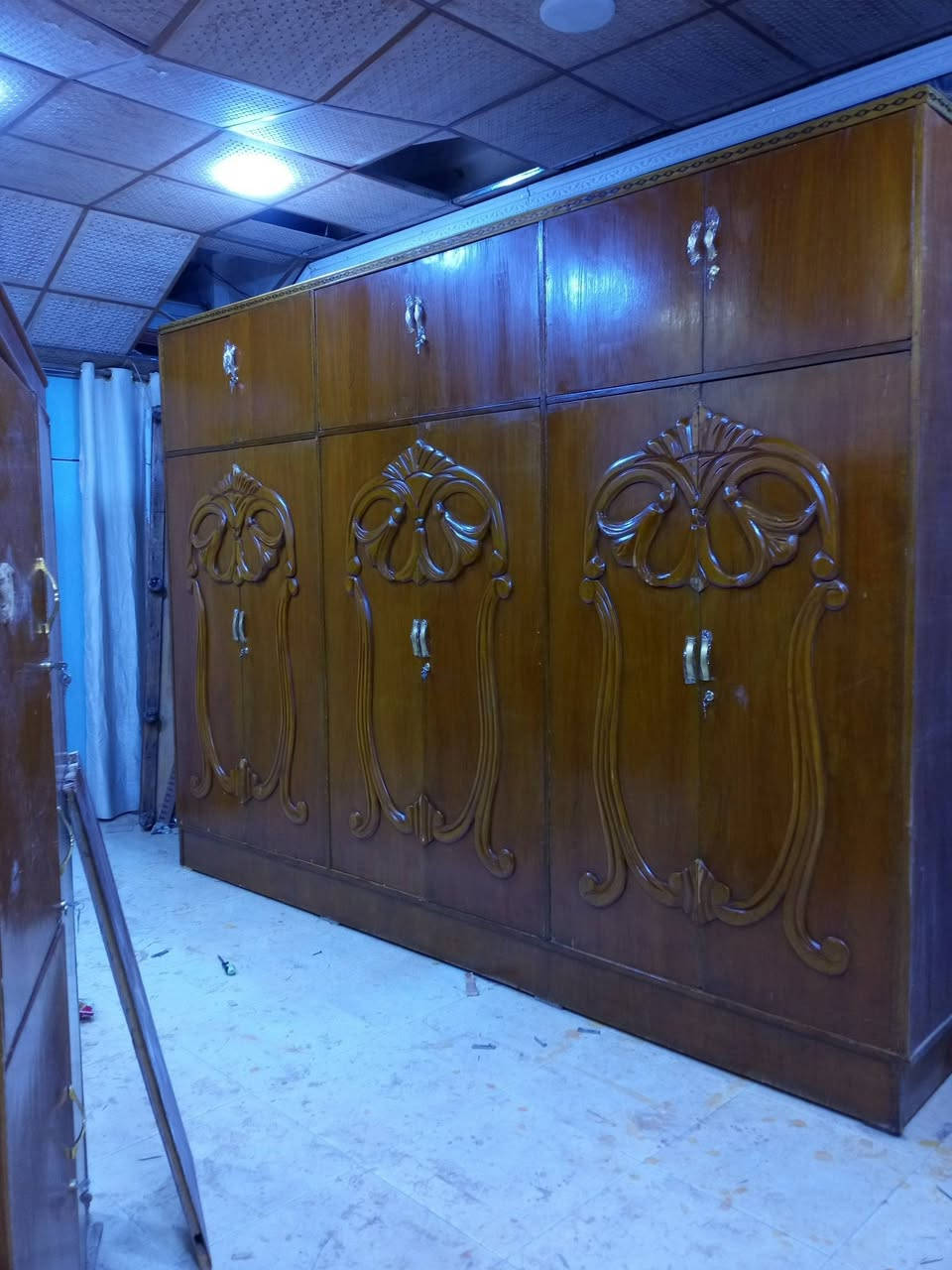 سلام عليكم كنتور 6بوب حطاطه السعر 375 المكان رمادي الملعب سوك سلاله ***********
