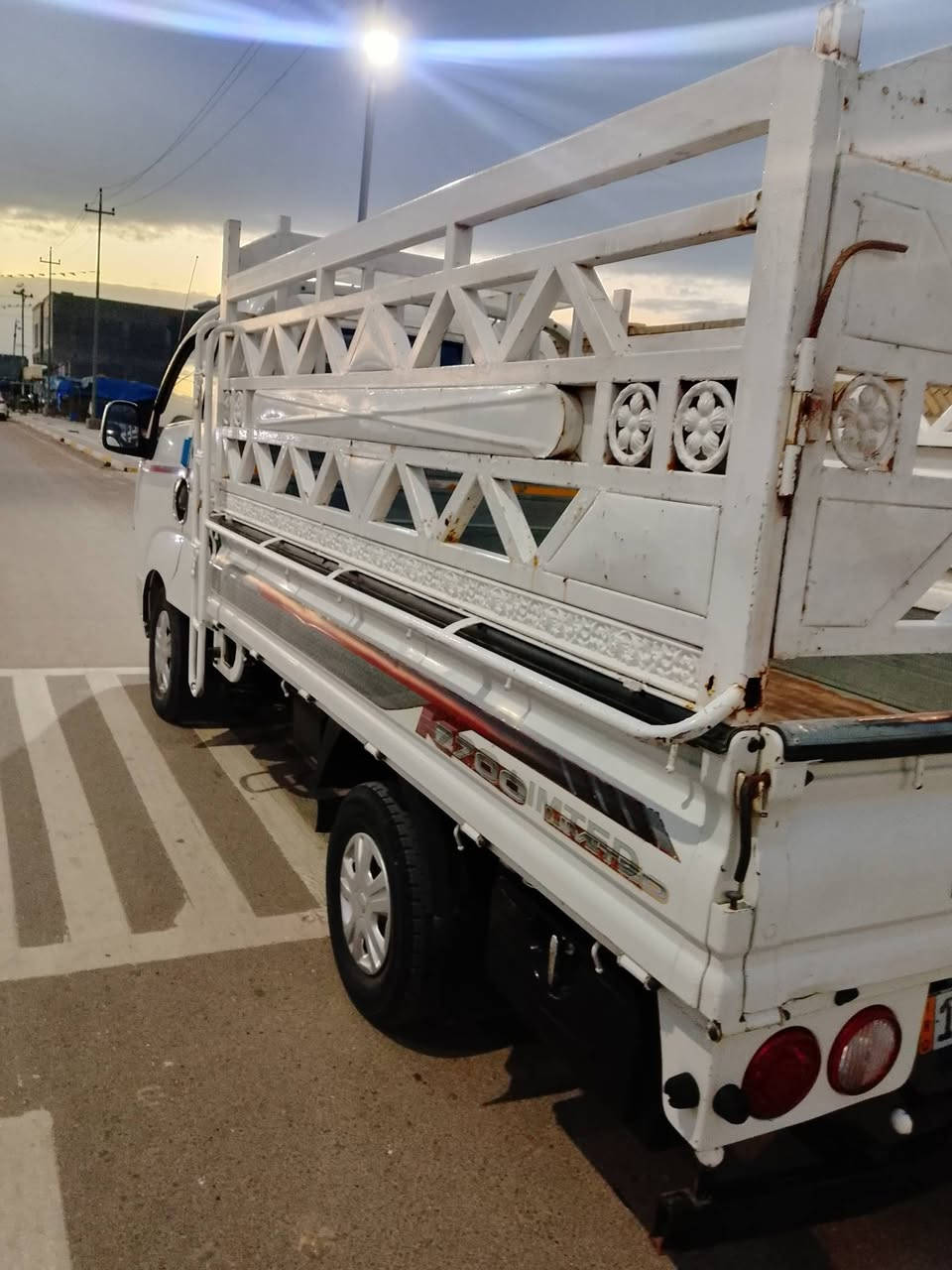 السلام عليكم كيه معروضة للبيع موديل 2020
رقم بابل تحويل مباشر سنويه ل30 سياره  باب سايق بي بارد    تبريد ويه سويج  سعر 112 مكان واسط /***********/
