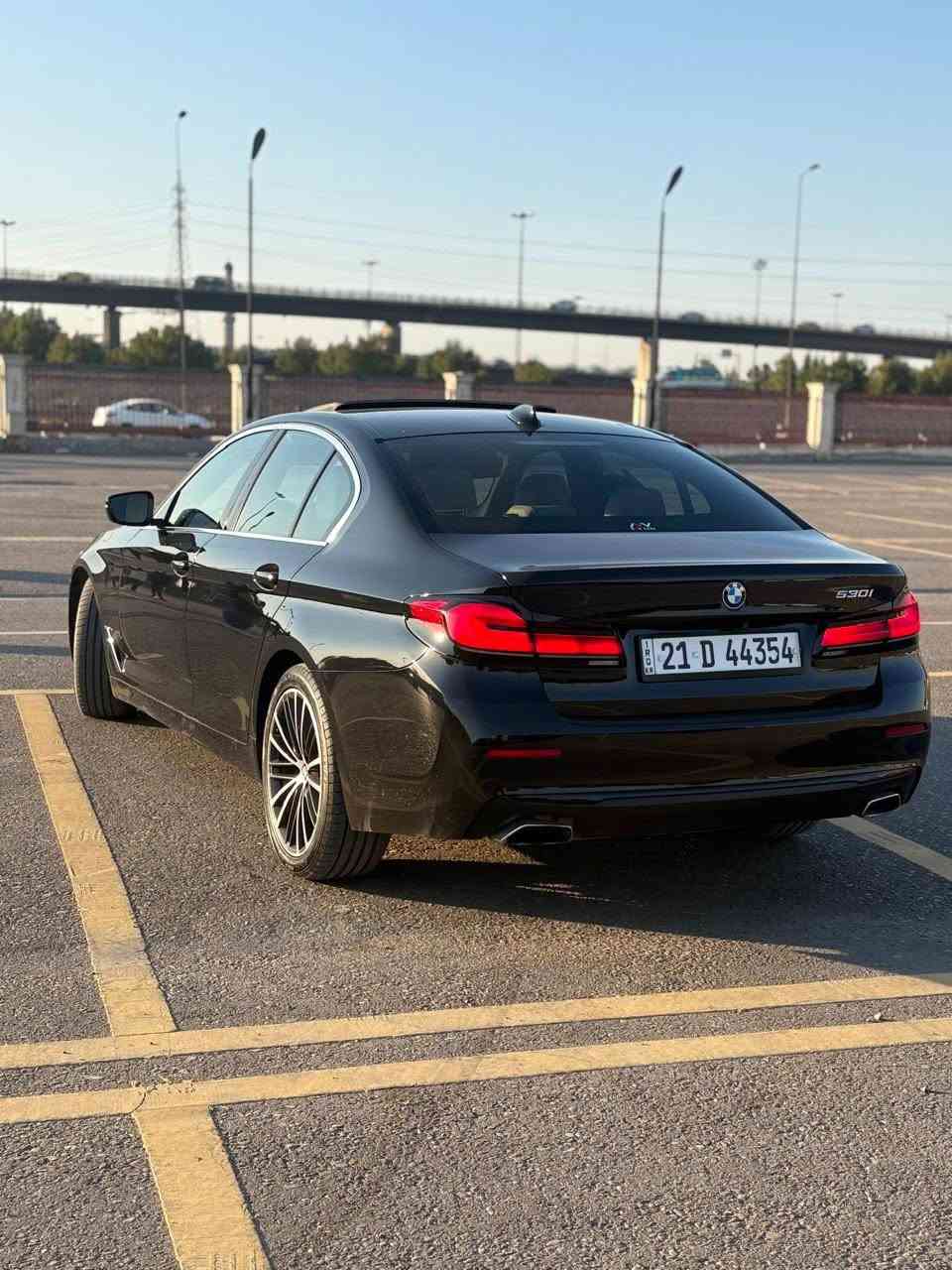 السلام عليكم BMW 530i 2022
للبيع فقط دفع خلفي وارد كندي كلين تايتل ضمان دولي بصمتين ماشية 40 الف ميل 
للتواصل والاستفسار عن السعر : ***********
