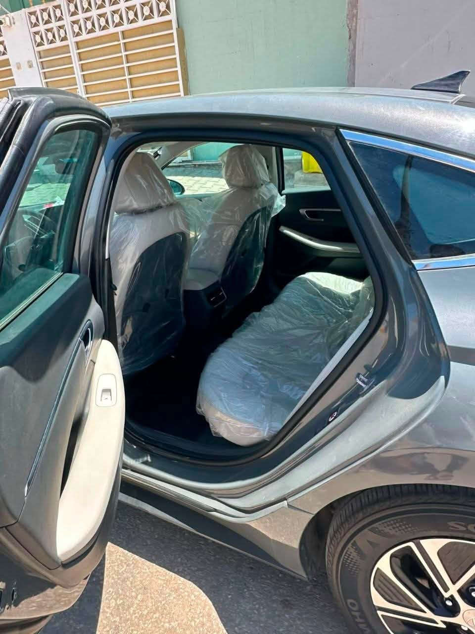 السلام عليكم 
سوناتا للبيع  ٢٠٢٣  هايبرد 
حادثها ٣ قطع 
علماً دعامية الامامية نفسها
 فقط مفتوحه ب أميركا 
راديترات مي غاز بجم قفل شركة 
بدون شواصي بدون ايرباك 
رقم بغداد أنكليزي بأسمي 
غرفة بيضة نقطة عمياء رادار امامي 
صور الحادث برفقة المنشور 
رقم الموبايل ***********
