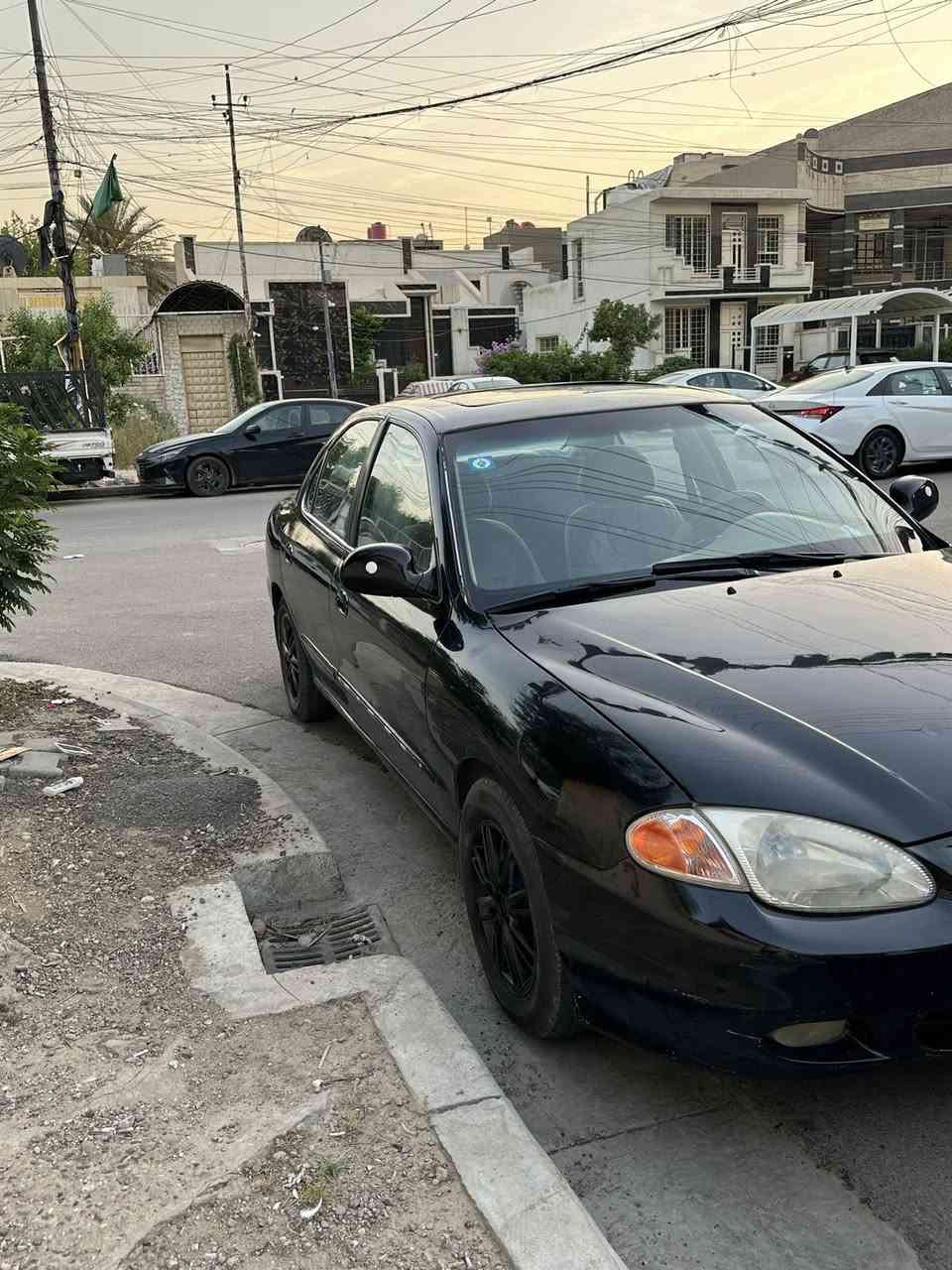 للبيع هيونداي ألنترا موديل 2000*  
اللون: أسود | قير أوتوماتيك*  
الحالة: نظيفة ومحافظ عليها*  

المواصفات  
- موديل: 2000  
- كير: *أوتوماتيك* 
- سنتر لوك + ريموت  
- فتحة سقف   
-شاشه
- مكيف شغال 100%  
- السيارة بحالة جيدة جداً، لا تحتاج مصاريف  

السعر: [55] قابل للتفاوض بالمعقول
الموقع: [بغداد ]
للتواصل: [***********]- واتساب متاح

ملاحظة السيارة استخدام شخصي، والبيع كاش
