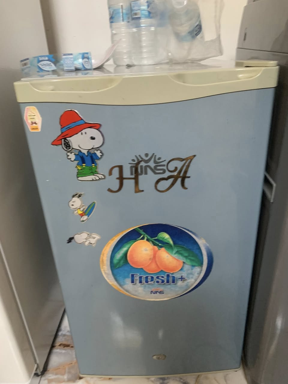 سلام عليكم ثلاجه صغيره للبيع حجم 5قدم نضيفه وع الفحص تبريد وتجميد تخبل سعرها 80وبيها مجال بسيط مكاني الغزاليه شارع البداله ***********
