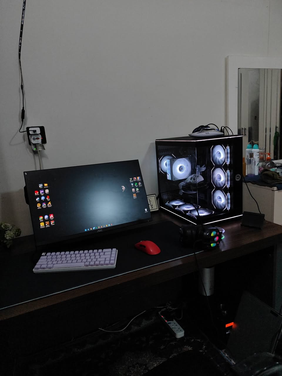 شرايكم بل سيت اب نصايحكم
مواصفات
ryzen 5 5500
b450 asus prime m-k
ram 16 ddr4 3200hz
rx6700xt 12g
power :650w
case:hero 7 fan 
ssd 512 - hdd 1t
cooler : ap600
  الشاشه

aoc 
185hz
24
ips 
0.5ms
fhd

اليو بي اس 
3000 رايسنك


**إذا كنت صاحب هذا الإعلان وتريد حذفه لأي سبب، رجاءا أرسل رسالة إلى الدعم الفني**