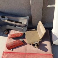 غراض جنبي لبيع قيمهن وخذهن