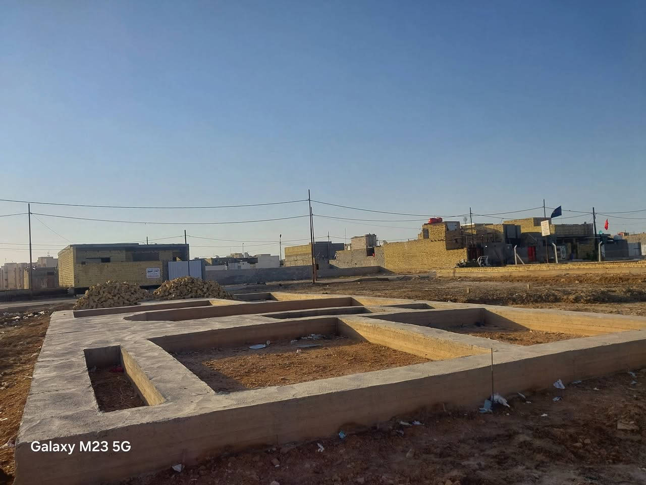 300متر سند 25 عنوانه خلف مجمع الزيتون السكني 
للاستفسار ***********
