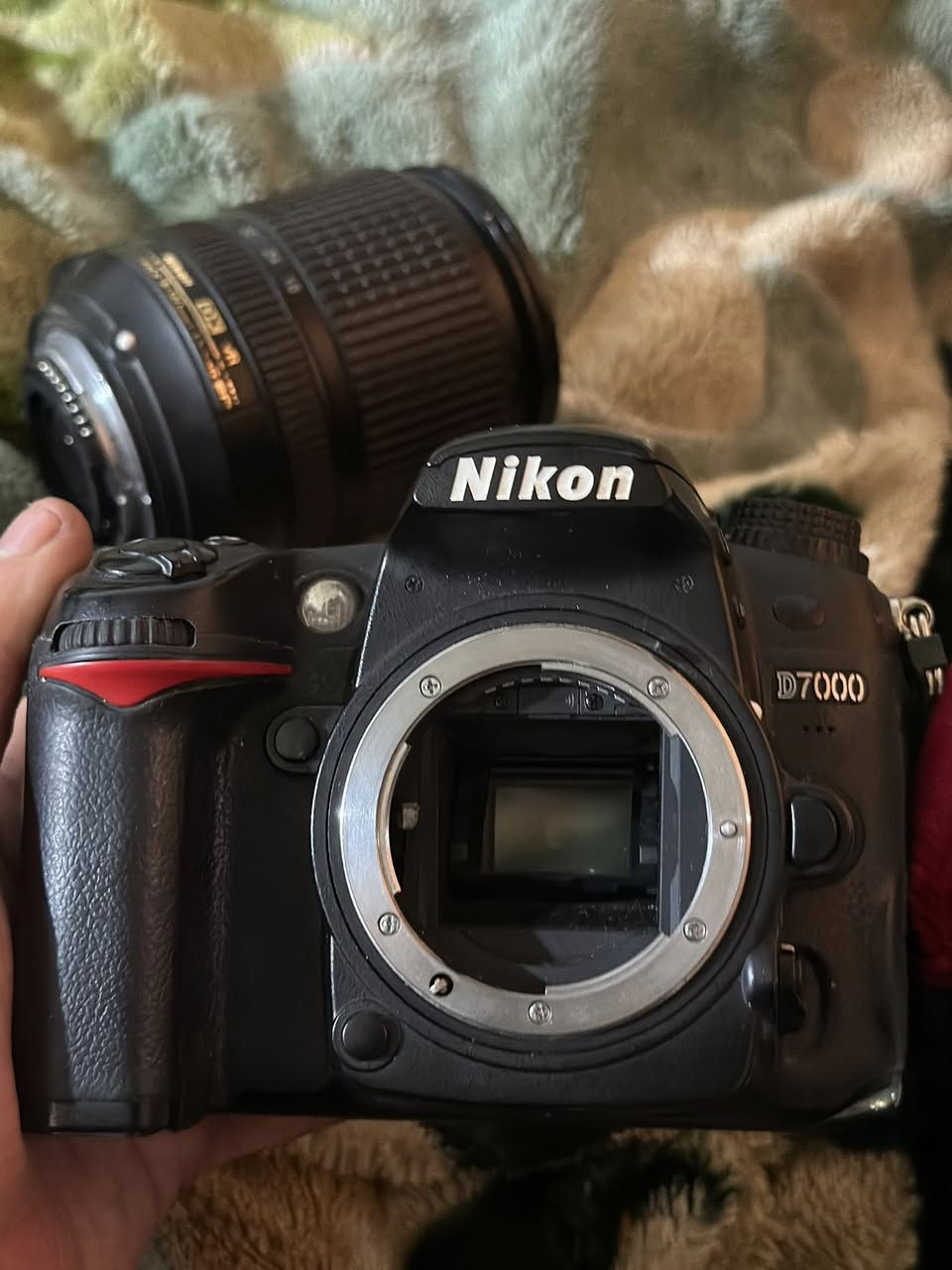 كامره نيكون d7000 استخدام شخصي مع عدسه 18/140 وشاحنه وبطاريه ..
السعر 450 الف


**إذا كنت صاحب هذا الإعلان وتريد حذفه لأي سبب، رجاءا أرسل رسالة إلى الدعم الفني**