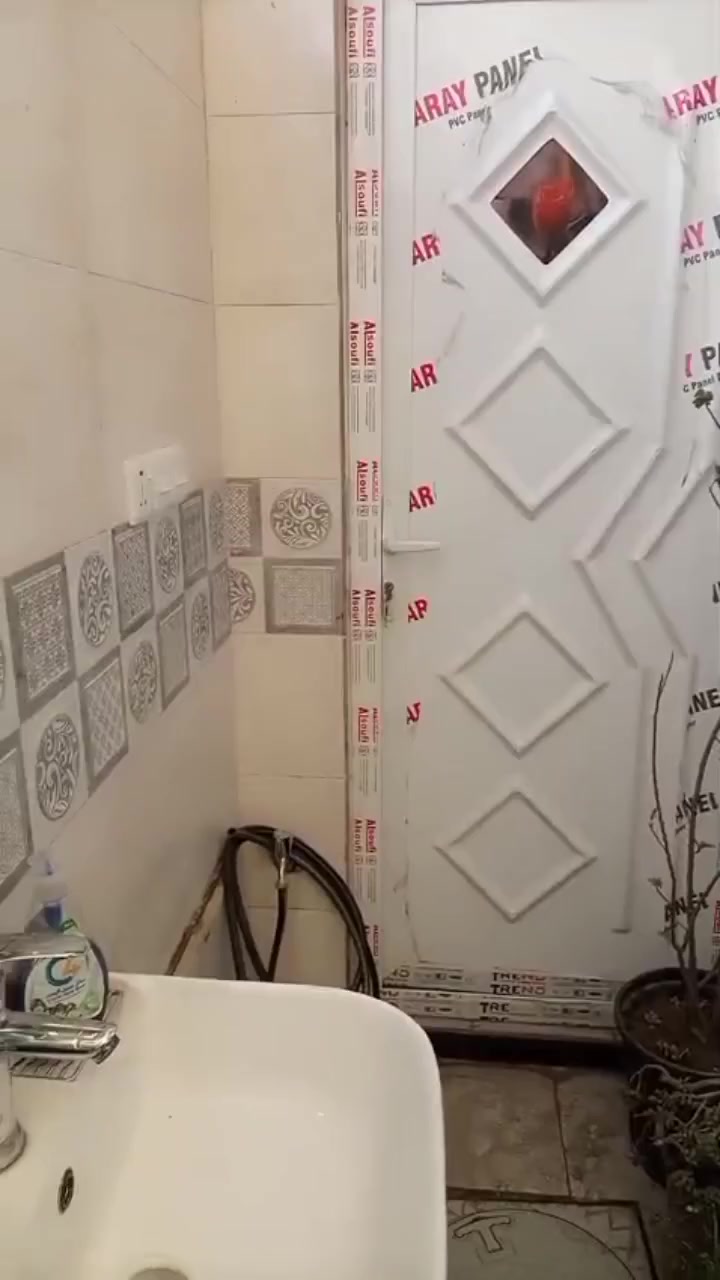 سلام عليكم 
بيت للبيع منطقة الامين.سكينة شارع 15 قرب بانزين خانة الجبهة قريب على القناة زراعي سند 25مساحه 100 متر 3 طوابق 
طابق الاول طرمة و إستقبال و مطبخ حار وبارد و غرفة نوم وصحيات 
طابق الثاني بلكونة و 3 غرف وصحيات 
طابق الثالث صطحين وغرفة وصحيات 
سعر البيت 160 وبي مجال بناء 2024
للتواصل ***********
