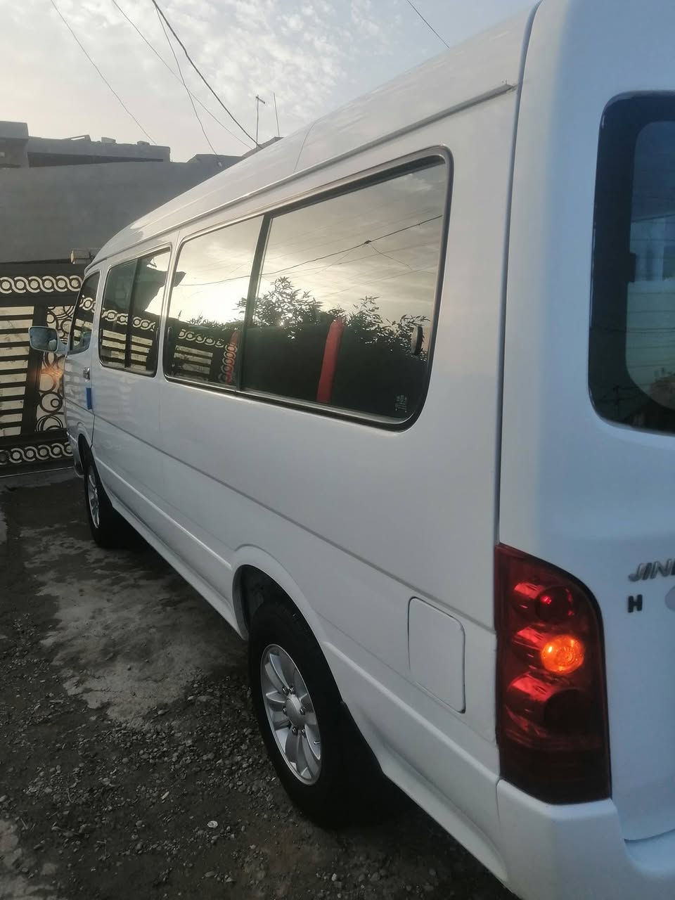 سلام عليكم جنبي ٢٠١٤ سياره جديده مكينه كير اكسن خير من الله صدر خلفي ولا أمامي جديده تخم تاير جديد مدوشمه عام مكفوله من ضربه صبغ تبديل رقم بغداد انكليزي بسمي مكان بغداد ***********
