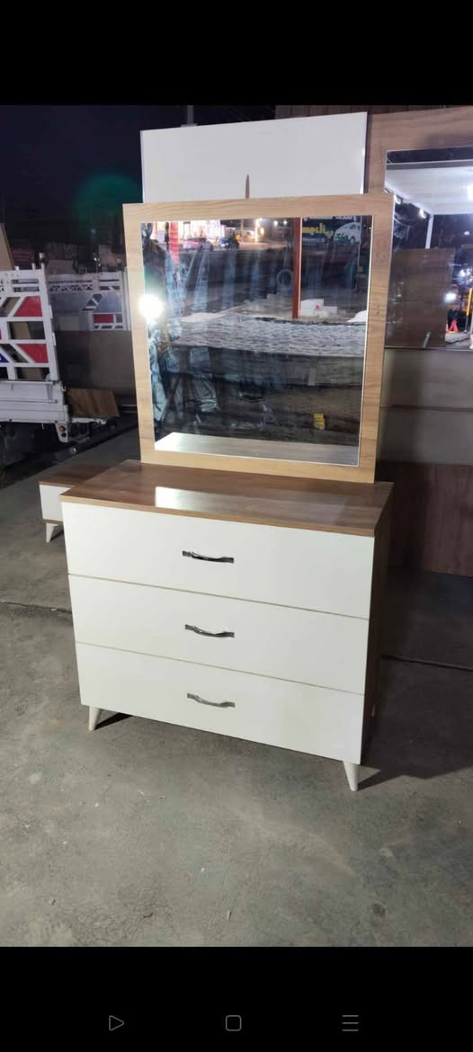 غرفة تركي 🇹🇷 مستخدام 5قطع  ✨✨
نضافه 90 💯
نظام سلايت 💖
السعر 425💖💸
مع شد🪛 ونقل 🚚  مجاني  داخل بغداد  محافظات بكروه للاستفسار والحجز اخذ صوره و دزو واتساب فقط.***********
