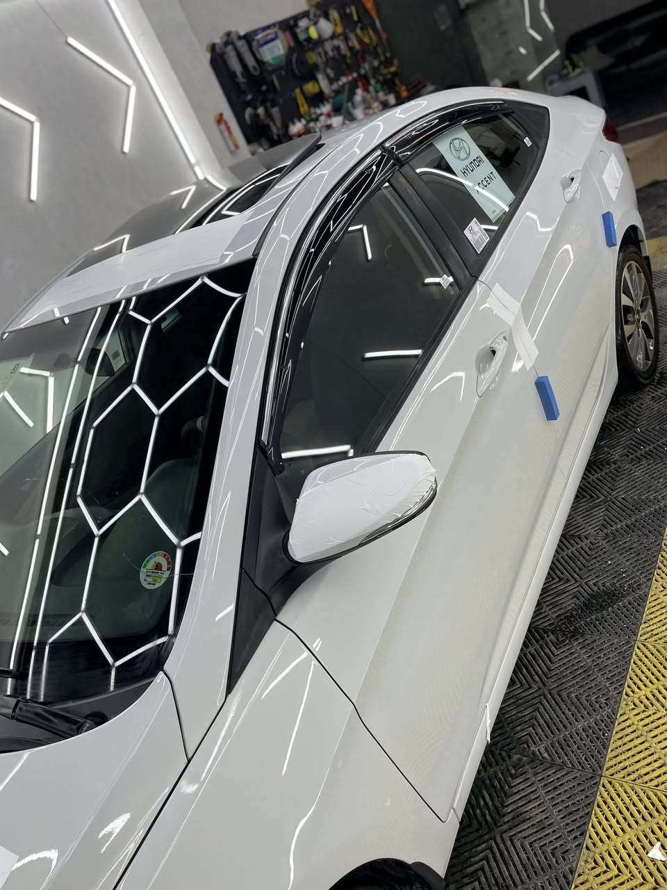 سلام عليكم اكسنت خليجي 2018
فول مواصفات 
سلايد 
لايت عدسه +بكلايت لد 
شاشة وكامره دواره 
دبل قطرة 
4دسك 
سبير منازل وعده كامله 
مفاتيح عدد2 
رقم بغداد 
ماشية 45 حقيقي 
بيها ربع بنيد مصبوغ وربع جاملغ 
السياره مبولشة وعليها طبقه نانو سيراميك 
جاهزة مابيها برغي نقص 
مكانها بغداد العامرية 
السعر 122وبيها مجال شي بسيط للطيبين 
***********
