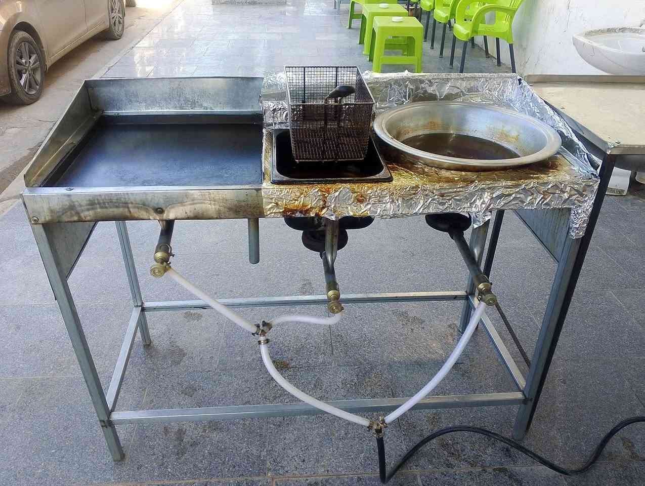 غراض مطعم للبيع فاترينة فلافل طباخ ميز للاستفسار الاتصال على الرقم التا‪***********‬‏‏ي
