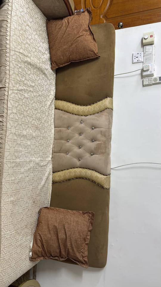 تخم خشب عمل يدوي ثقيل 10 متر  18 مقعد  رايدي ب300 وبي مجال للتواصل واتساب***********
