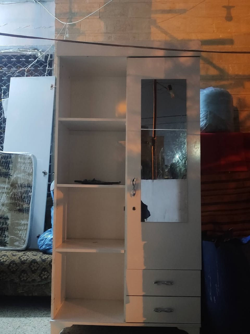 سرير نوم اطفال نفر واحد جديد مستعمل استعمال بسيط وميز تواليت وقنصور بابين المكان حي الطيران السعر 250 الف
رقم صاحب الاغراض ***********
