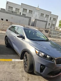 سورنتو وارد امريكي موديل عشرين باب خلفي فقط صبغ وصورة الحادث مرفقه الس...