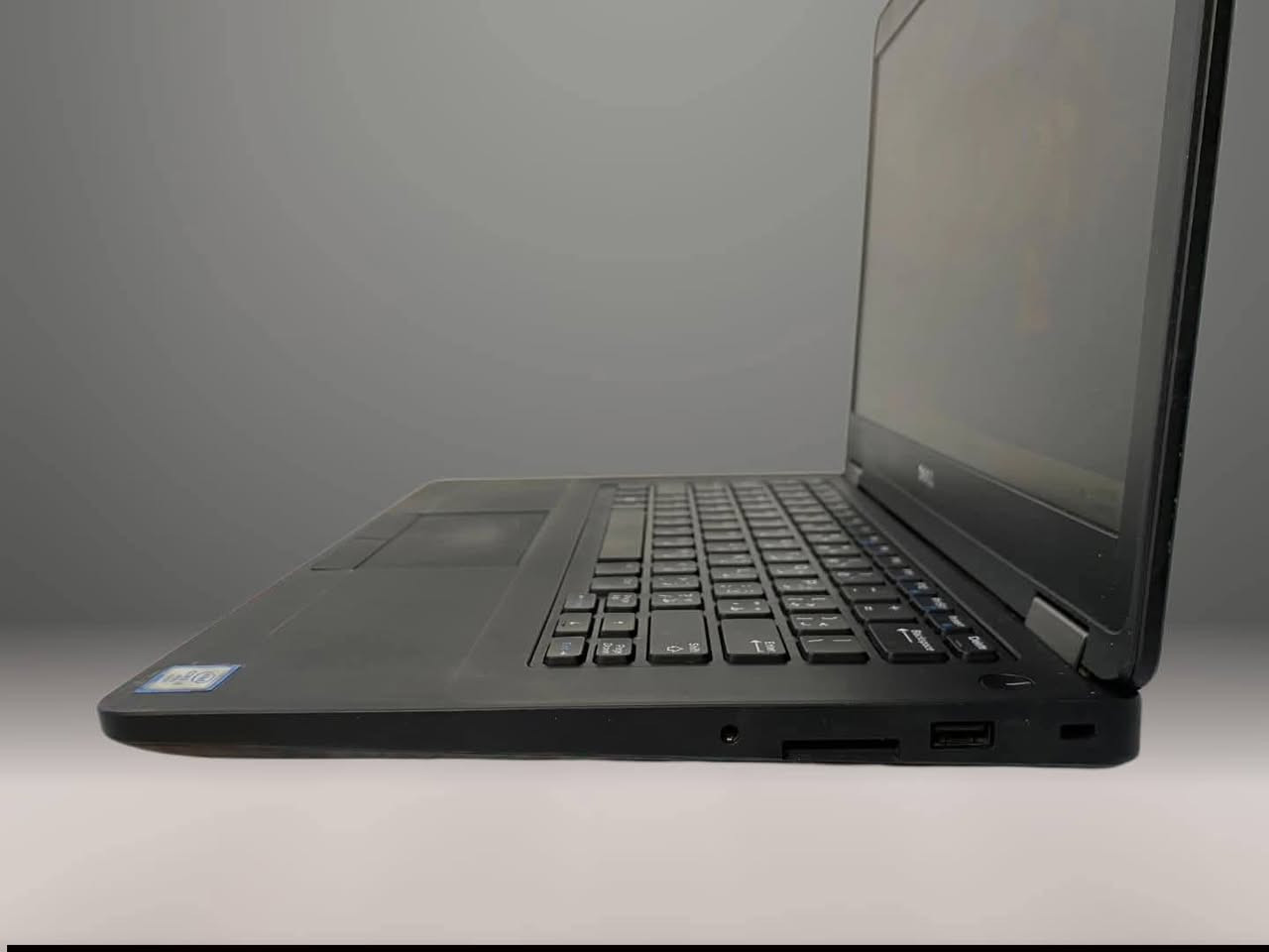 💻 Dell Latitude 5470 | أداء عملي وسعر اقتصادي 💻
مثالي للدراسة والعمل المكتبي، يجمع بين المتانة وسرعة الأداء بفضل معالج i5 والـ SSD.
🔍 المواصفات التقنية:
• المعالج: Intel Core i5 (الجيل السادس).
• الرام: 8GB DDR4.
• الهارد: 256GB SSD.
• الشاشة: 14 بوصة.
🎁 الهدايا والملحقات:
(حقيبة، شاحن أصلي، ماوس، ماوس باد، تغليف كرتوني آمن).
🛡️ الضمان والخدمات:
• حق فحص المواصفات والنظافة عند المندوب قبل الاستلام.
• ضمان استبدال لمدة أسبوع كامل.
• تنصيب ويندوز، أوفيس، والبرامج الأساسية مجاناً.
💰 السعر: 190,000 دينار عراقي.
📍 الموقع: بغداد - الأمين الثانية.
🚚 التوصيل: متوفر لجميع محافظات العراق.
📞 للحجز والاستفسار (واتساب/اتصال):
      ***********
