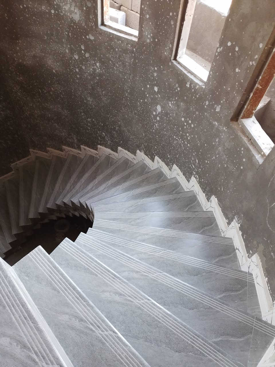 اسلام عليكم خلفه سيراميك شغل درجه وله أرضي جداري علا ٨المتر متفرغ للعمل مكاني جزيره شارع زين العابدين هاذرقمي بي وتساب ***********
