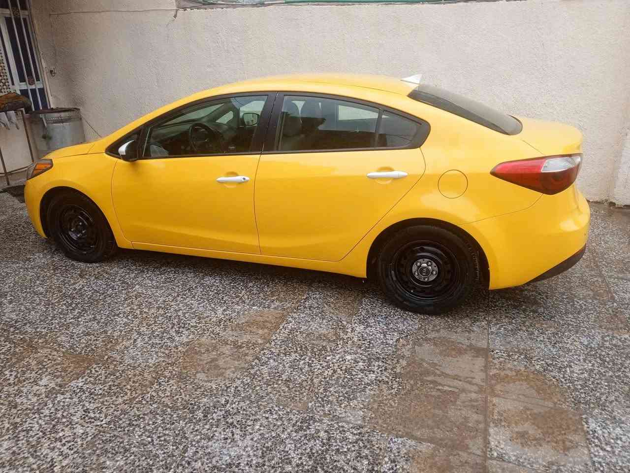 السلام عليكم فورتي موديل 2016
كله ليبل واحد ماعده البنيك 
السعر ١١٨مكان السيارة حي طارق
***********
