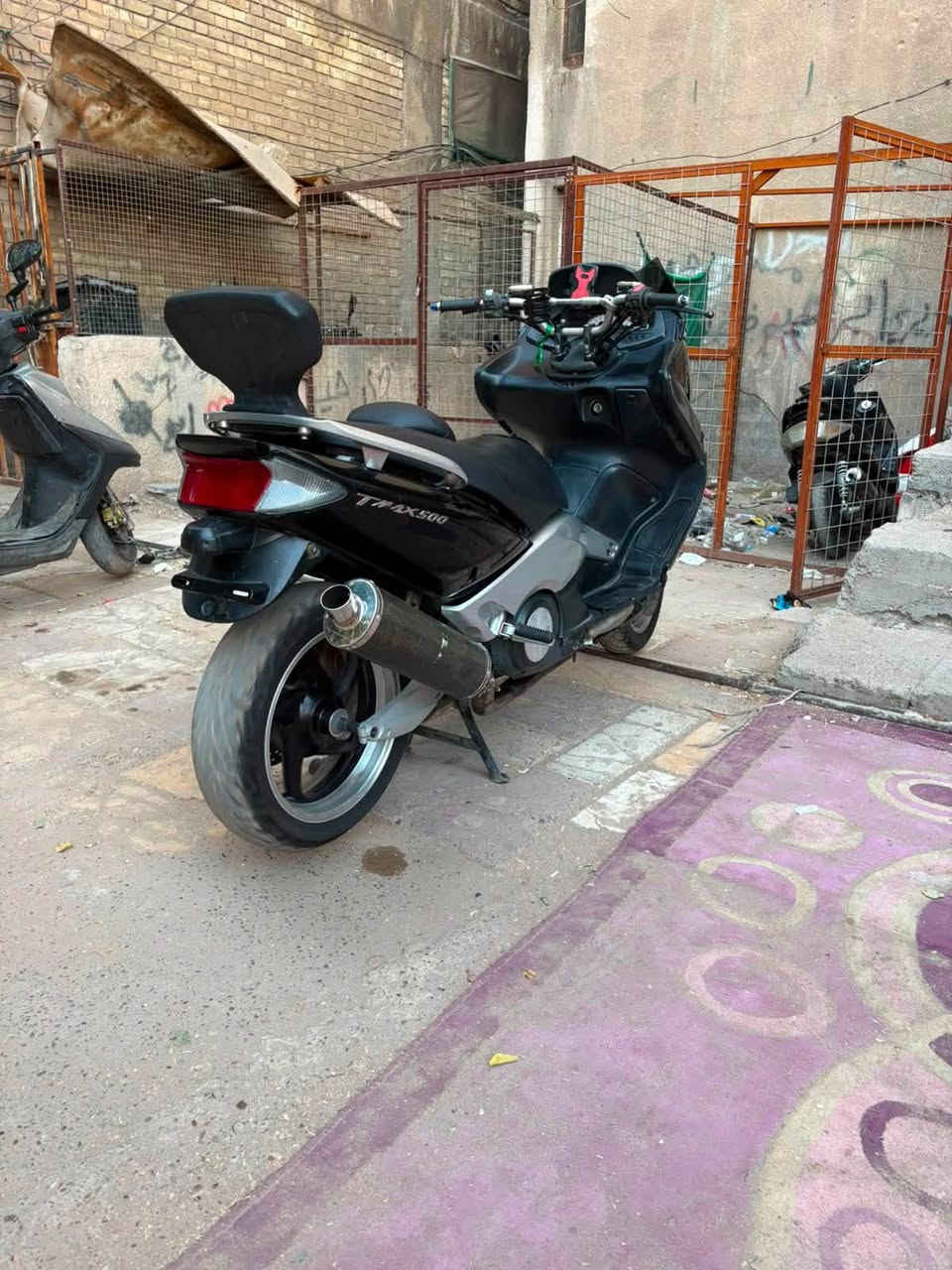 السلام عليكم tmax موديل 2007مكينه مكفوله شلعه معدل خير من الله  كلجات مالوسي تجوه رياضي بيها صالنصه رياضي بيها يرادلها فقط ترتيب بسيط نظافتها 80 /100وسعرها ١٥  ورقه بيها مجال للشراي مكاني وزيريه قرب تقاطع فنون جميله ***********
